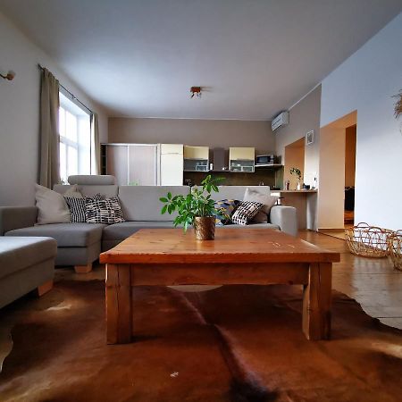 Falcon Apartment เตอร์นาวา ภายนอก รูปภาพ