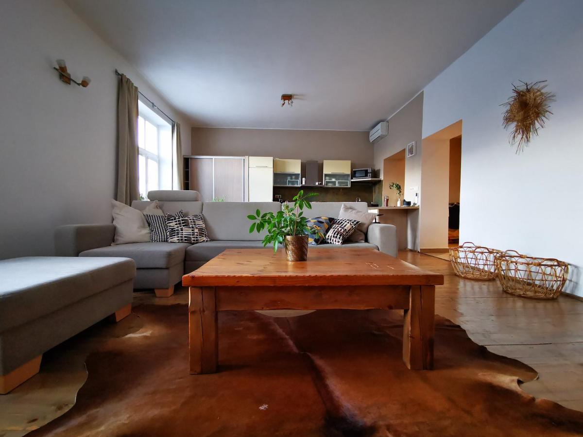 Falcon Apartment เตอร์นาวา ภายนอก รูปภาพ
