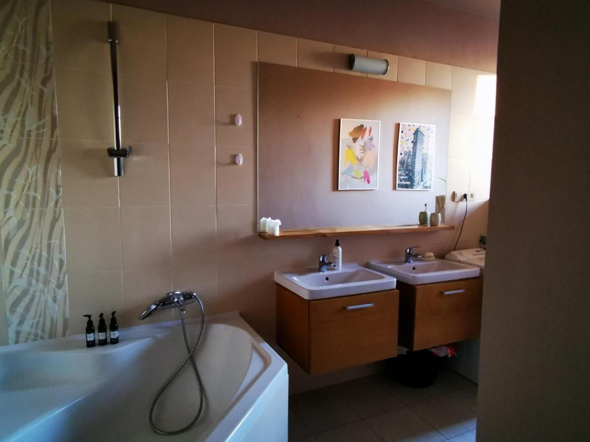 Falcon Apartment เตอร์นาวา ภายนอก รูปภาพ