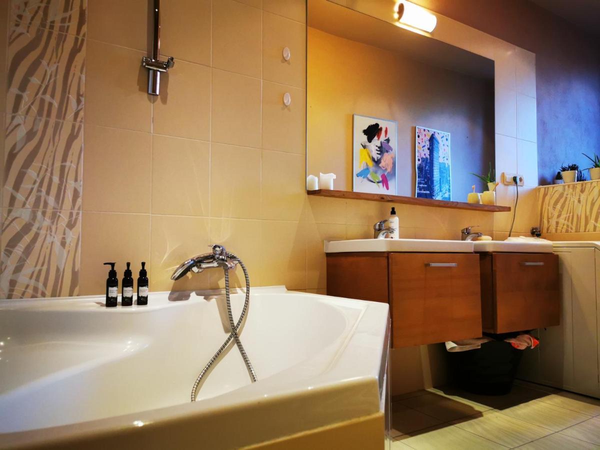 Falcon Apartment เตอร์นาวา ภายนอก รูปภาพ